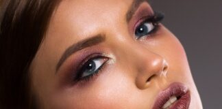 Czym najlepiej smarować popękane usta?